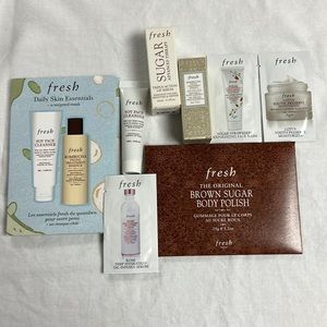Full sized Fresh Sugar Advanced Therapy (10ml) plus 7 deluxe and foil samples.